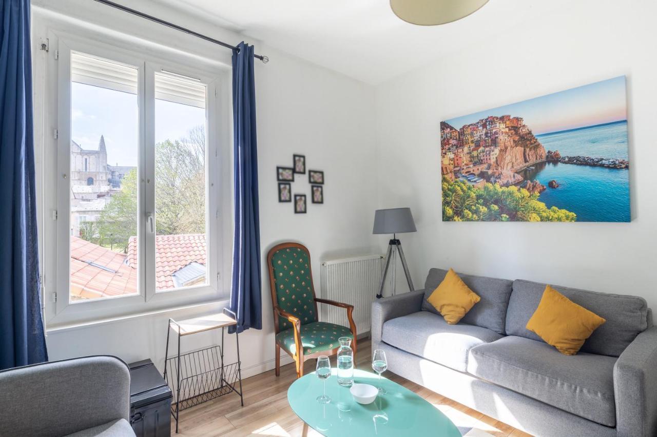 Superbe Appartement Dans Le Centre Historique Poitiers Luaran gambar